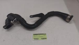 Gebruikte Intercooler Buis Renault Captur (2R) 1.2 TCE 16V EDC Prijs € 100,00 Margeregeling aangeboden door Autodemontage van de Laar