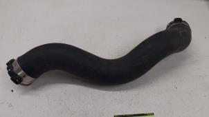 Gebruikte Intercooler Slang Mercedes B (W246) 2.2 B-220 CDI BlueEFFICIENCY,d 16V Prijs € 45,00 Margeregeling aangeboden door Autodemontage van de Laar