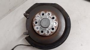 Gebruikte Wielnaaf achter Volkswagen Beetle (16AE) 2.0 TDI 16V Prijs € 125,00 Margeregeling aangeboden door Autodemontage van de Laar