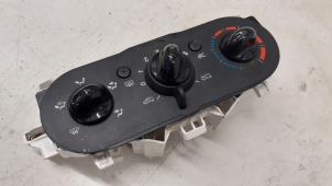 Gebruikte Kachel Bedieningspaneel Renault Twingo II (CN) 1.2 16V Prijs € 45,00 Margeregeling aangeboden door Autodemontage van de Laar