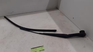 Gebruikte Ruitenwisserarm voor Ford B-Max (JK8) 1.0 EcoBoost 12V 100 Prijs € 20,00 Margeregeling aangeboden door Autodemontage van de Laar