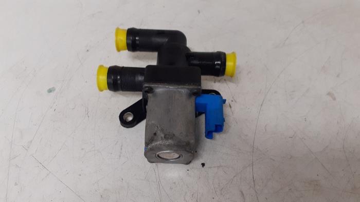 Gebruikte Waterpomp Renault Twingo III (AH) ZE R80 Prijs € 50,00 Margeregeling aangeboden door Autodemontage van de Laar