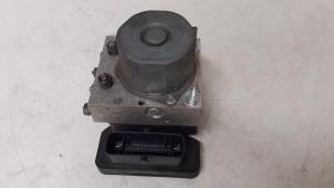 Gebruikte ABS Pomp Renault Twingo III (AH) 1.0 SCe 70 12V Prijs € 150,00 Margeregeling aangeboden door Autodemontage van de Laar