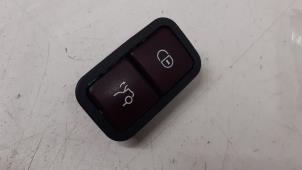 Gebruikte Schakelaar achterklep Mercedes C (W205) C-250 2.2 CDI 16V BlueTEC, C-250d Prijs € 15,00 Margeregeling aangeboden door Autodemontage van de Laar