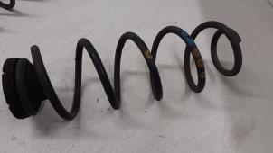 Gebruikte Veerschroef achter Volkswagen Up! (121) 1.0 12V 60 Prijs € 30,00 Margeregeling aangeboden door Autodemontage van de Laar