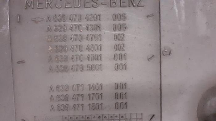 Tank van een Mercedes-Benz Vito (639.6) 2.2 115 CDI 16V 2005