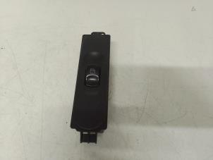 Gebruikte Ruit schakelaar elektrisch Mercedes Sprinter 3,5t (906.73) 310 CDI 16V Prijs € 35,00 Margeregeling aangeboden door Autodemontage van de Laar