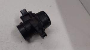 Gebruikte Luchtmassameter Ford Focus 3 1.6 Ti-VCT 16V 125 Prijs € 55,00 Margeregeling aangeboden door Autodemontage van de Laar