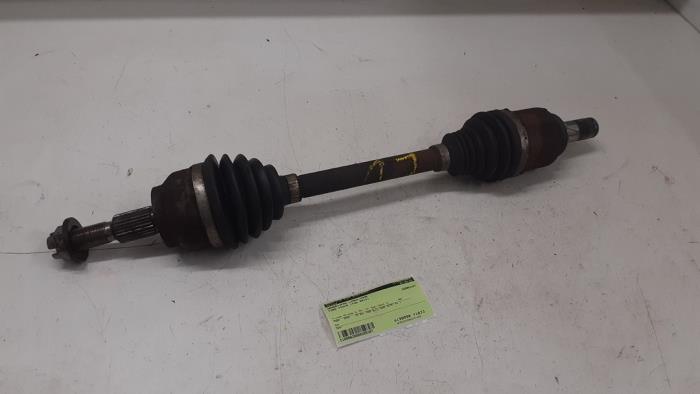 Gebruikte Aandrijfas links-voor Ford Focus 3 1.6 Ti-VCT 16V 125 Prijs € 100,00 Margeregeling aangeboden door Autodemontage van de Laar
