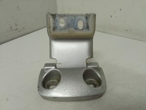 Gebruikte Scharnier deur links-achter Peugeot Boxer (U9) Prijs € 90,00 Margeregeling aangeboden door Autodemontage van de Laar