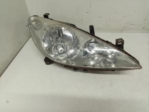 Gebruikte Koplamp rechts Peugeot 307 SW (3H) 2.0 16V Prijs € 50,00 Margeregeling aangeboden door Autodemontage van de Laar