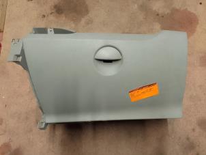 Gebruikte Dashboardkastje Renault Kangoo/Grand Kangoo (KW) 1.5 dCi 85 Prijs € 25,00 Margeregeling aangeboden door Autodemontage van de Laar