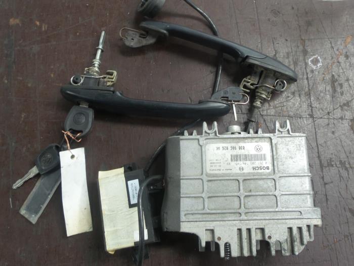 Gebruikte Computer Motormanagement Volkswagen Polo III (6N1) 1.0i 45 Prijs € 120,00 Margeregeling aangeboden door Autodemontage van de Laar