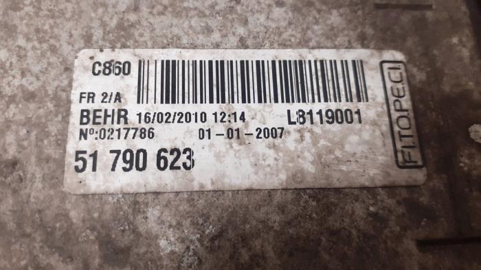 Intercooler van een Peugeot Bipper (AA) 1.4 HDi 2010