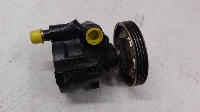 Gebruikte Pomp Servo Renault Kangoo (KC) 1.2 Prijs € 40,00 Margeregeling aangeboden door Autodemontage van de Laar