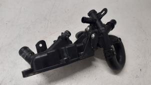 Gebruikte Thermostaathuis Renault Captur (2R) 1.2 TCE 16V EDC Prijs € 50,00 Margeregeling aangeboden door Autodemontage van de Laar