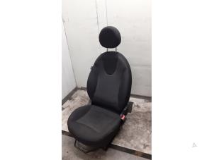 Gebruikte Voorstoel rechts Mini Mini (R56) 1.4 16V One Prijs € 100,00 Margeregeling aangeboden door Autodemontage van de Laar