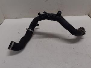 Gebruikte Intercooler Slang Seat Ibiza ST (6J8) 1.2 TDI Ecomotive Prijs € 75,00 Margeregeling aangeboden door Autodemontage van de Laar