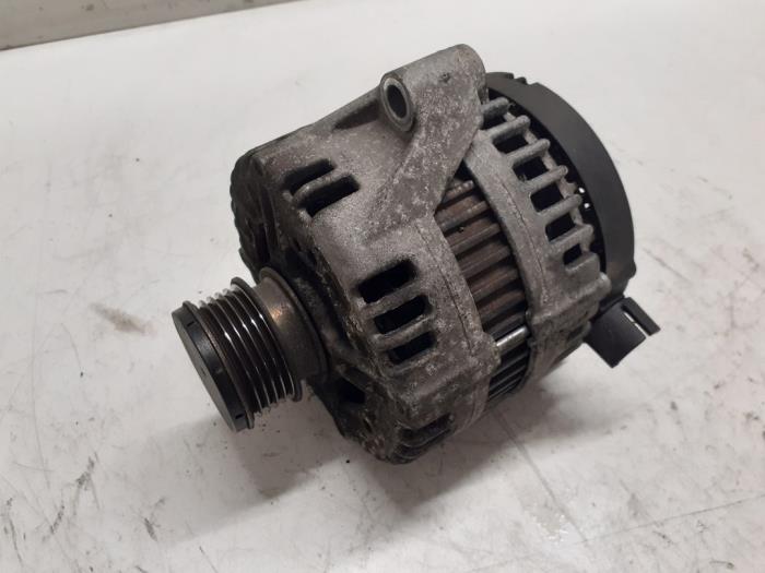 Gebruikte Dynamo Volvo V70 (BW) 2.4 D5 20V Prijs € 90,00 Margeregeling aangeboden door Autodemontage van de Laar