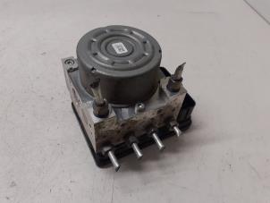 Gebruikte ABS Pomp Dacia Lodgy (JS) 1.6 Sce 100 16V Prijs € 200,00 Margeregeling aangeboden door Autodemontage van de Laar