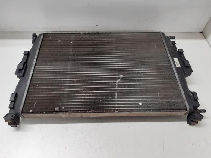 Gebruikte Radiateur Renault Scénic II (JM) 2.0 16V Prijs € 25,00 Margeregeling aangeboden door Autodemontage van de Laar