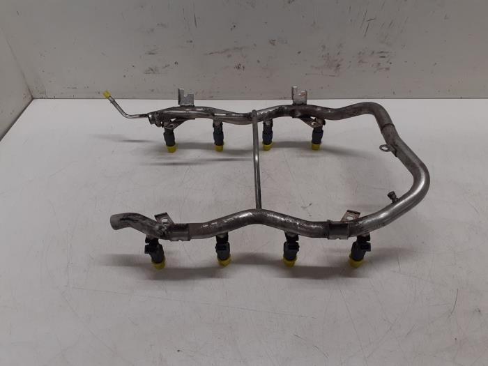 Gebruikte Injector brug BMW X5 (E53) 4.4 V8 32V Prijs € 200,00 Margeregeling aangeboden door Autodemontage van de Laar