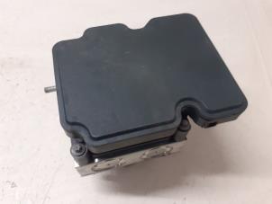 Gebruikte ABS Pomp Renault Clio IV (5R) 1.5 Energy dCi 90 FAP Prijs € 125,00 Margeregeling aangeboden door Autodemontage van de Laar