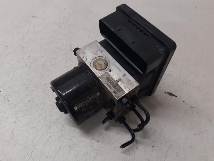 Gebruikte ABS Pomp Volkswagen Polo IV (9N1/2/3) 1.2 12V Prijs € 70,00 Margeregeling aangeboden door Autodemontage van de Laar