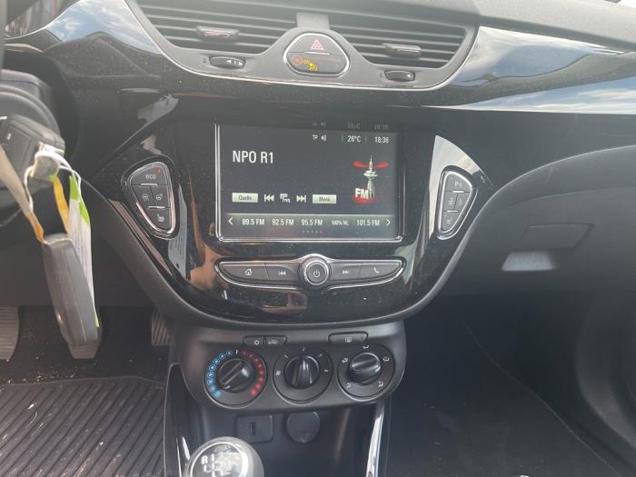 Radio van een Opel Corsa E  2019