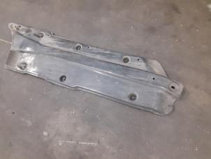 Gebruikte Bodem beschermplaat Volkswagen Up! (121) 1.0 TSI 12V Prijs € 50,00 Margeregeling aangeboden door Autodemontage van de Laar