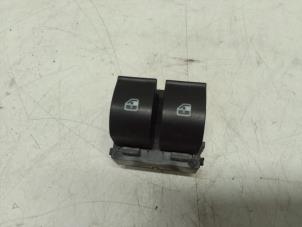 Gebruikte Ruit schakelaar elektrisch Fiat Punto Evo (199) 1.2 Euro 5 Prijs € 15,00 Margeregeling aangeboden door Autodemontage van de Laar