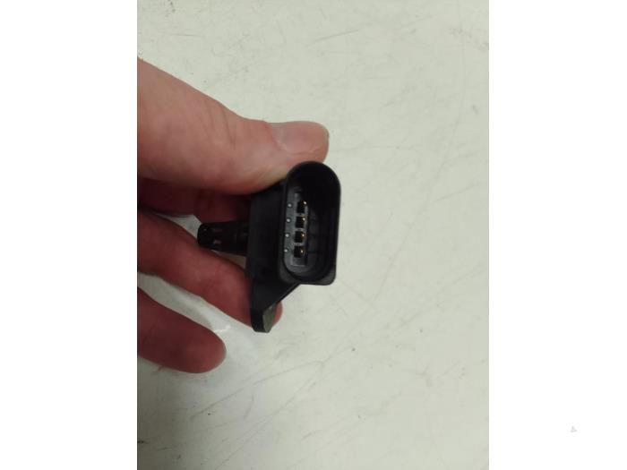 Brandstofdruk sensor van een Volkswagen Golf V (1K1) 1.6 FSI 16V 2004