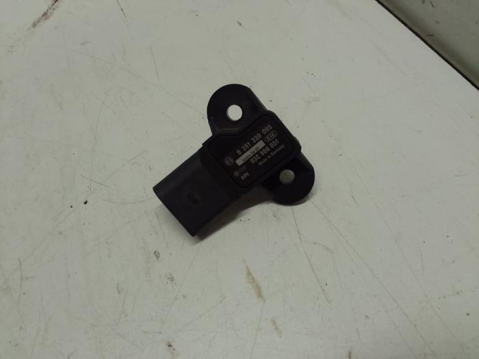 Brandstofdruk sensor van een Volkswagen Golf V (1K1) 1.6 FSI 16V 2004