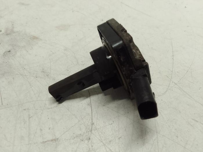 Gebruikte Oliepeil sensor Volkswagen Golf V (1K1) 1.6 FSI 16V Prijs € 30,00 Margeregeling aangeboden door Autodemontage van de Laar
