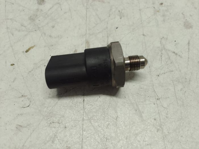 Gebruikte Brandstofdruk sensor Volkswagen Golf V (1K1) 1.6 FSI 16V Prijs € 50,00 Margeregeling aangeboden door Autodemontage van de Laar