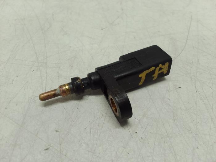Gebruikte Temperatuursensor Motor Volkswagen Polo V (6R) 1.2 TSI Prijs € 20,00 Margeregeling aangeboden door Autodemontage van de Laar