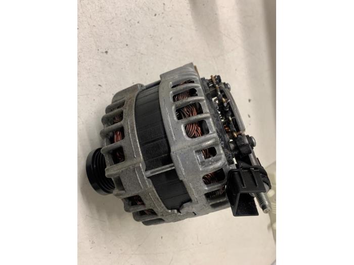 Dynamo van een Renault Clio V (RJAB) 1.0 TCe 90 12V 2021