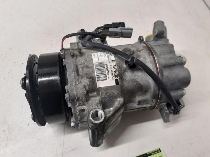 Gebruikte Aircopomp Renault Clio V (RJAB) 1.0 TCe 90 12V Prijs € 199,65 Inclusief btw aangeboden door Autodemontage van de Laar