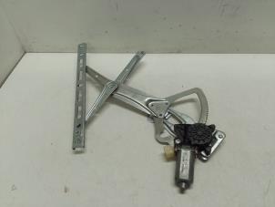 Gebruikte Ruitmechaniek 2Deurs rechts-voor Mercedes CLK (C208) 2.0 200 16V Prijs € 65,00 Margeregeling aangeboden door Autodemontage van de Laar