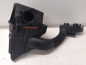 Gebruikte Luchtfilterhuis Volkswagen Polo IV (9N1/2/3) Prijs € 35,00 Margeregeling aangeboden door Autodemontage van de Laar