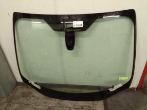 Gebruikte Ruit voor Ford Focus 3 Wagon 1.6 TDCi ECOnetic Prijs € 175,00 Margeregeling aangeboden door Autodemontage van de Laar