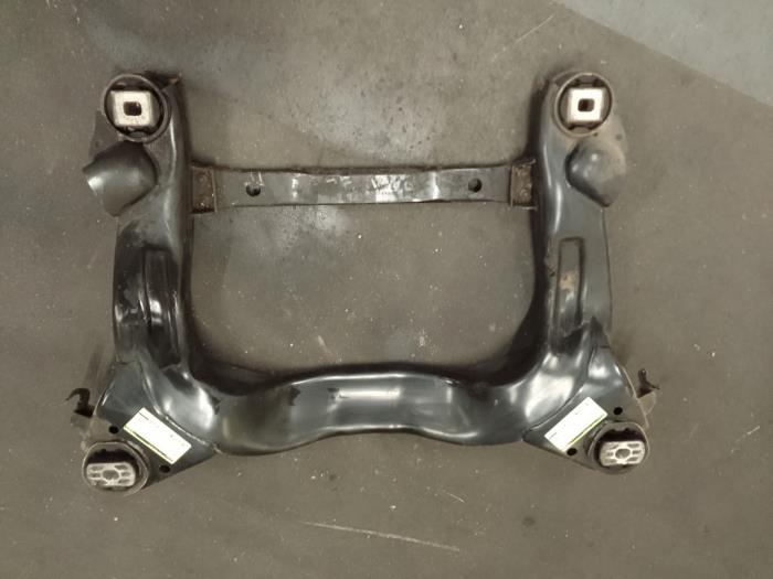 Gebruikte Subframe Volkswagen Phaeton (3D) 3.2 V6 30V Prijs € 150,00 Margeregeling aangeboden door Autodemontage van de Laar