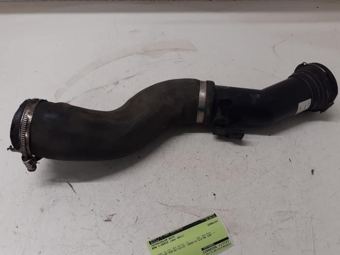 Gebruikte Intercooler Buis BMW 1 serie (F20) 120i 1.6 16V Prijs € 30,00 Margeregeling aangeboden door Autodemontage van de Laar
