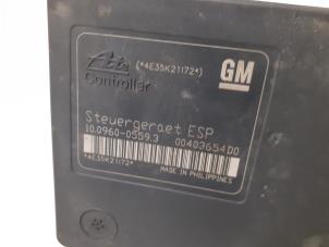 ABS Pomp van een Opel Zafira (M75) 1.8 16V Ecotec 2006
