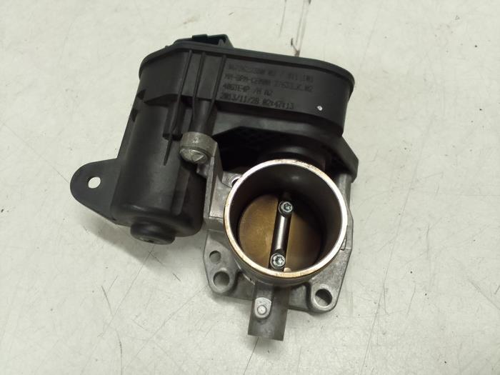 Gebruikte Gasklephuis Peugeot 2008 (CU) 1.2 Vti 12V PureTech 82 Prijs € 75,00 Margeregeling aangeboden door Autodemontage van de Laar