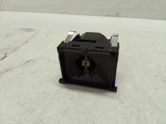 Gebruikte Temperatuursensor binnen Volkswagen Phaeton (3D) 3.2 V6 30V Prijs € 20,00 Margeregeling aangeboden door Autodemontage van de Laar