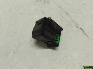 Gebruikte Kachel Verwarmingselement Volkswagen Phaeton (3D) 3.2 V6 30V Prijs € 65,00 Margeregeling aangeboden door Autodemontage van de Laar