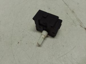 Gebruikte Kachel Verwarmingselement Volkswagen Phaeton (3D) 3.2 V6 30V Prijs € 65,00 Margeregeling aangeboden door Autodemontage van de Laar