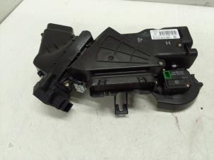 Gebruikte Kachel Verwarmingselement Volkswagen Phaeton (3D) 3.2 V6 30V Prijs € 75,00 Margeregeling aangeboden door Autodemontage van de Laar