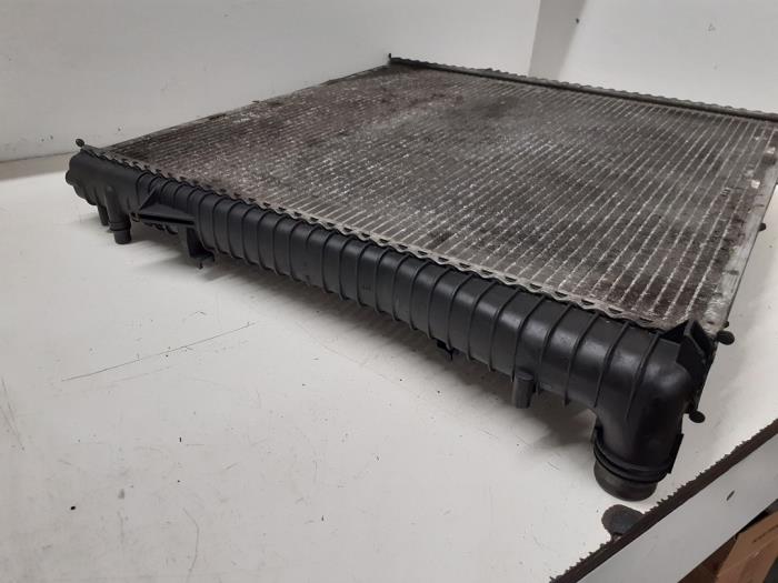 Radiateur van een BMW X5 (E53) 4.4 V8 32V 2001